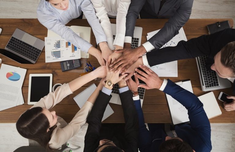 Membangun Kinerja Unggul Melalui Synergism Team Work